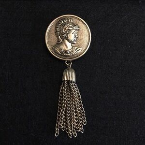 NOS Awesome 1975 CENTURION S Coventry Coin Removable Tassel Soldier Brooch Pin